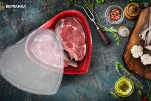 Disposable heart shaped sushi platter and sushi containers To Go