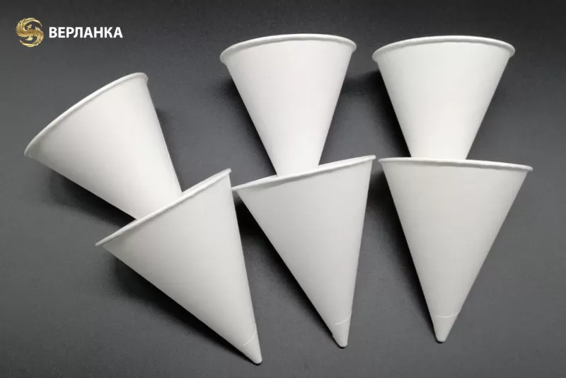 Single-use eco-friendly cone paper cups for water